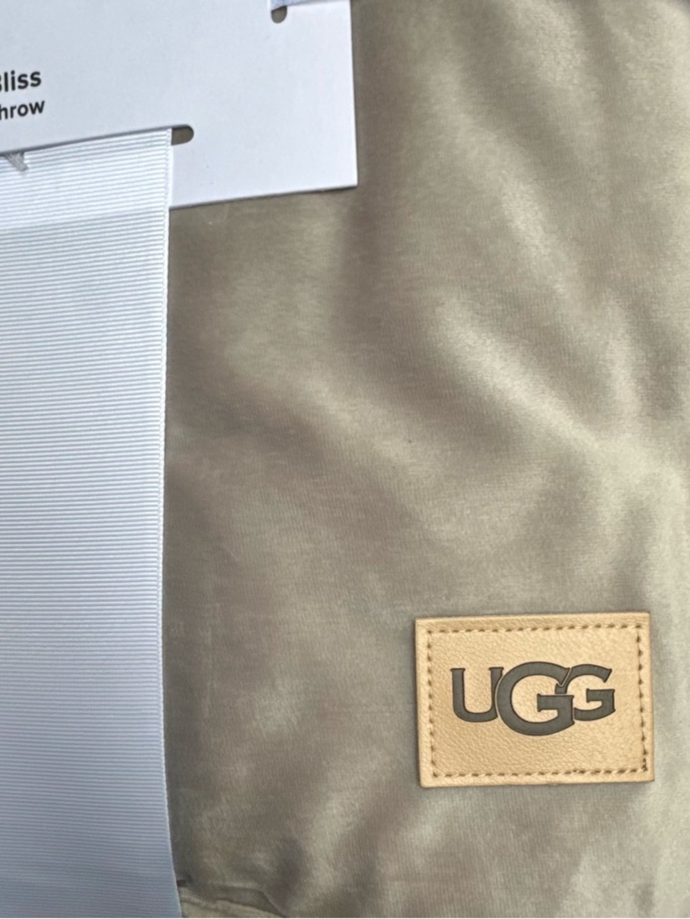 UGG Throw Blanket, Neutral Warm Taupe / Beige, Reverses to White Faux-fur, Soft - Picture 7 of 7